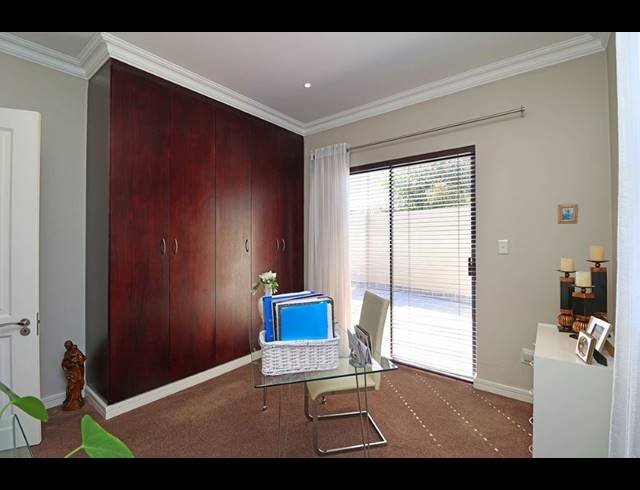 3 BEDROOM APARTMENT FOR SALE IN BEDFORDVIEW